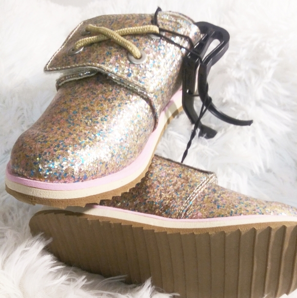 Girls Gold Glitter Round Toe Velcro Shoes Size 11. - Picture 4 of 4